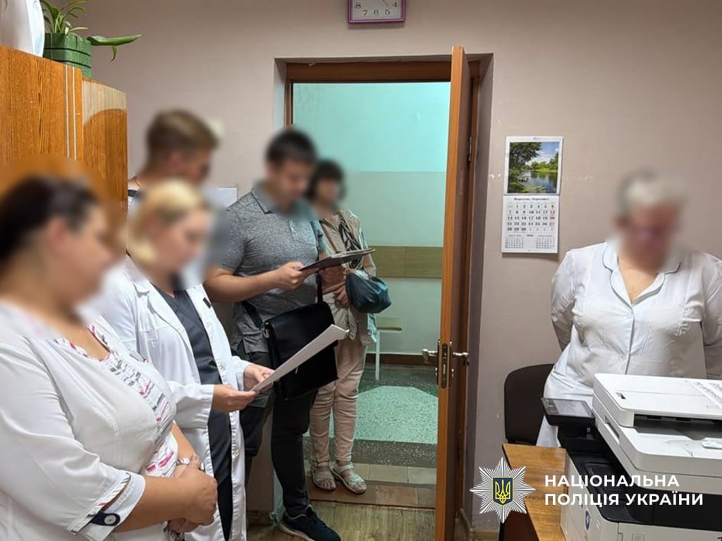 Десять тисяч доларів за інвалідність: у Києві затримали члена ВЛК - фото 1