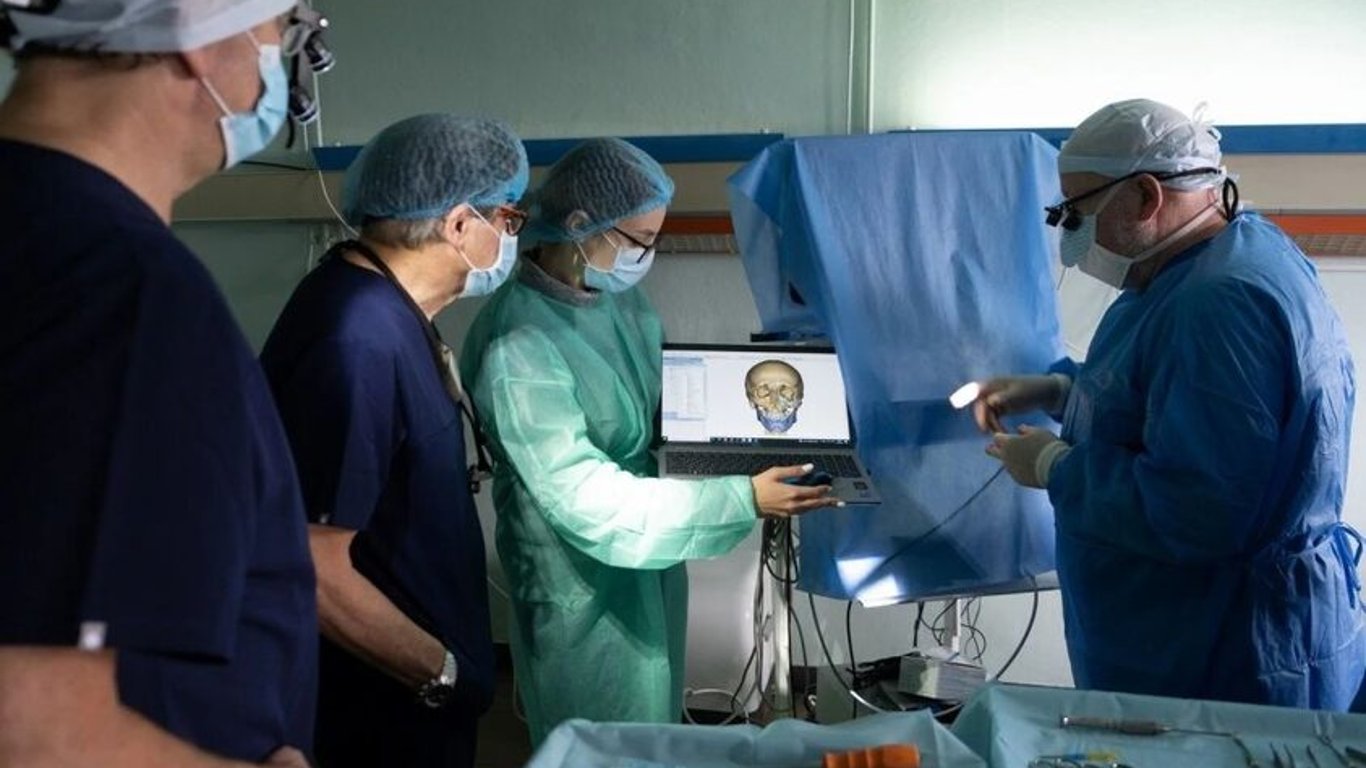 Во Львове американские хирурги будут бесплатно оперировать украинцев: детали