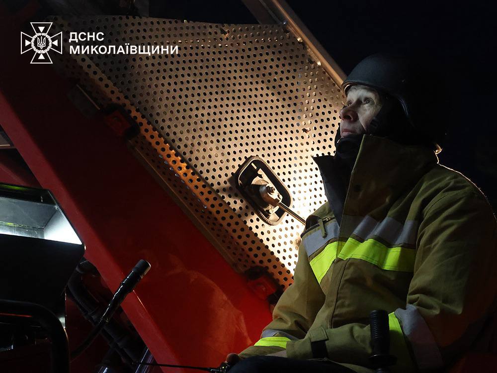 Рятувальник в Миколаєві на місці обстрілу