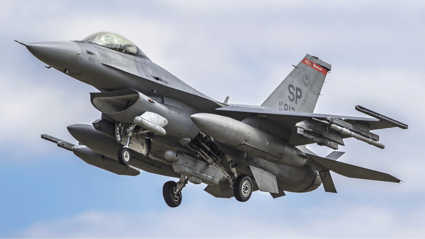 F-16 для Украины — в Дании подготовили первых специалистов для обслуживания истребителей