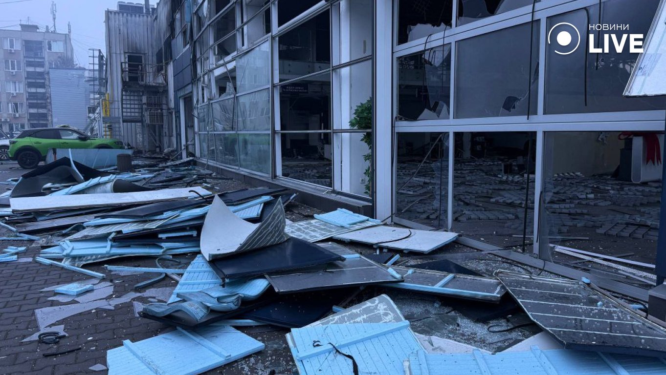Удар по автосалону в Одесі