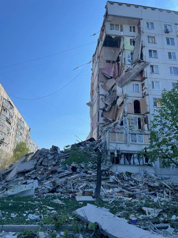 Окупанти обстріляли приватні будинки на Харківщині — є загиблі - фото 1
