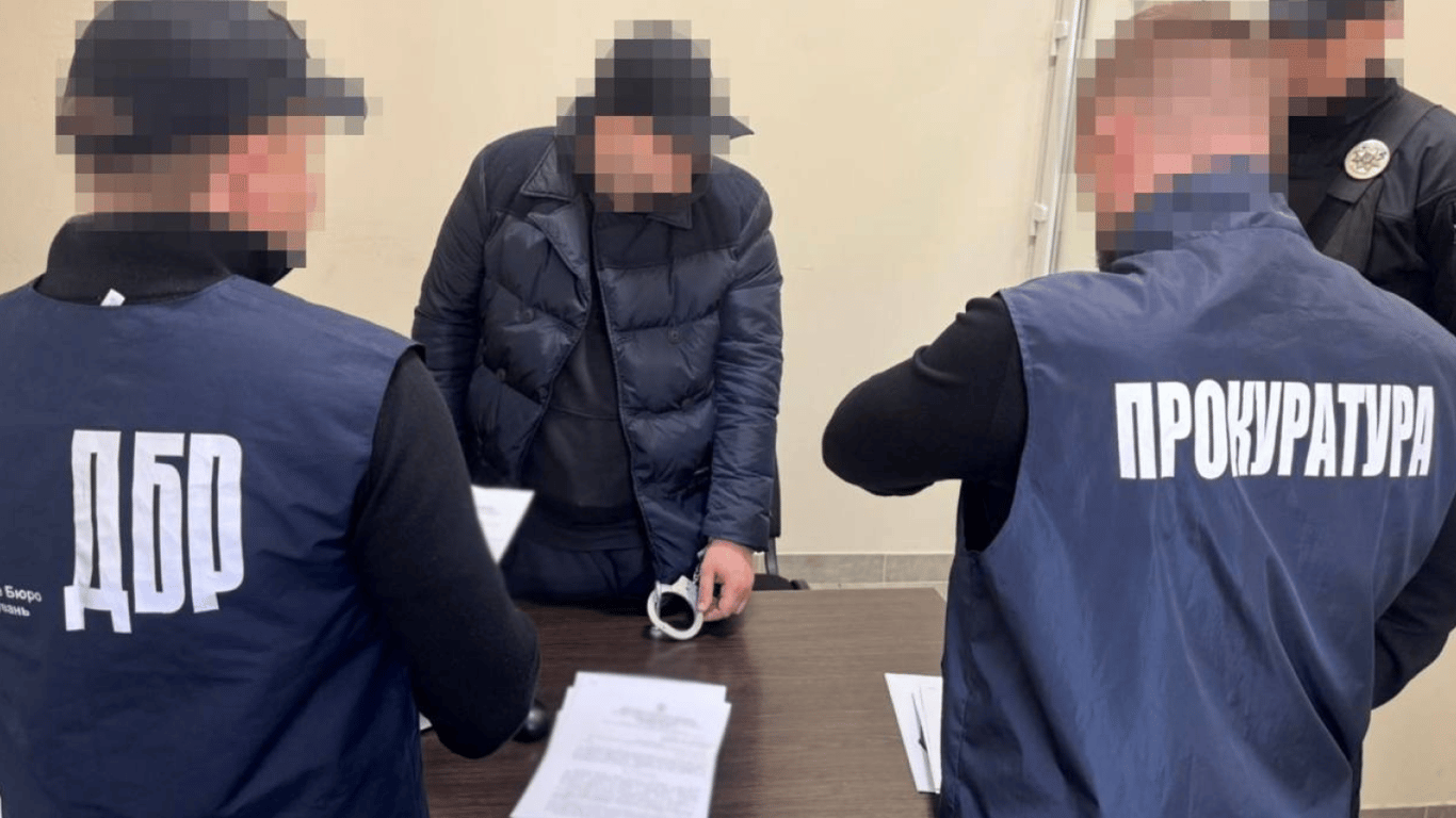 Інспектору митниці повідомили про підозру у вбивстві військового ТЦК