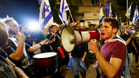 Массовые протесты в Израиле: правительство Нетаньяху угрожает демократии в стране - 285x160
