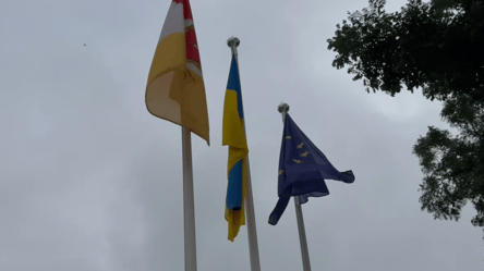 Одеса відзначила День прапора урочистим підняттям стяга — фото - 285x160