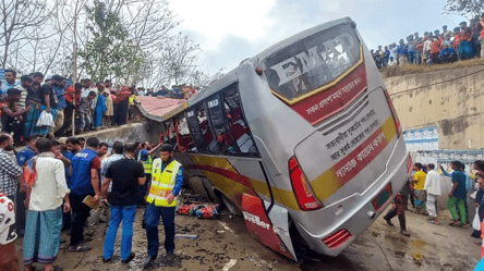 В Бангладеше автобус вылетел с дороги: есть много много погибших - 285x160