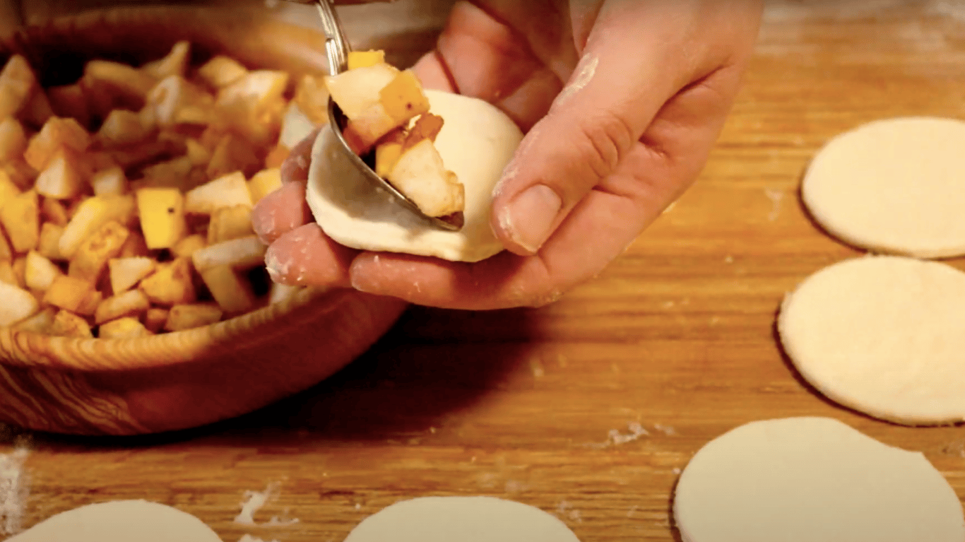 простий рецепт вареників з яблуками на пару