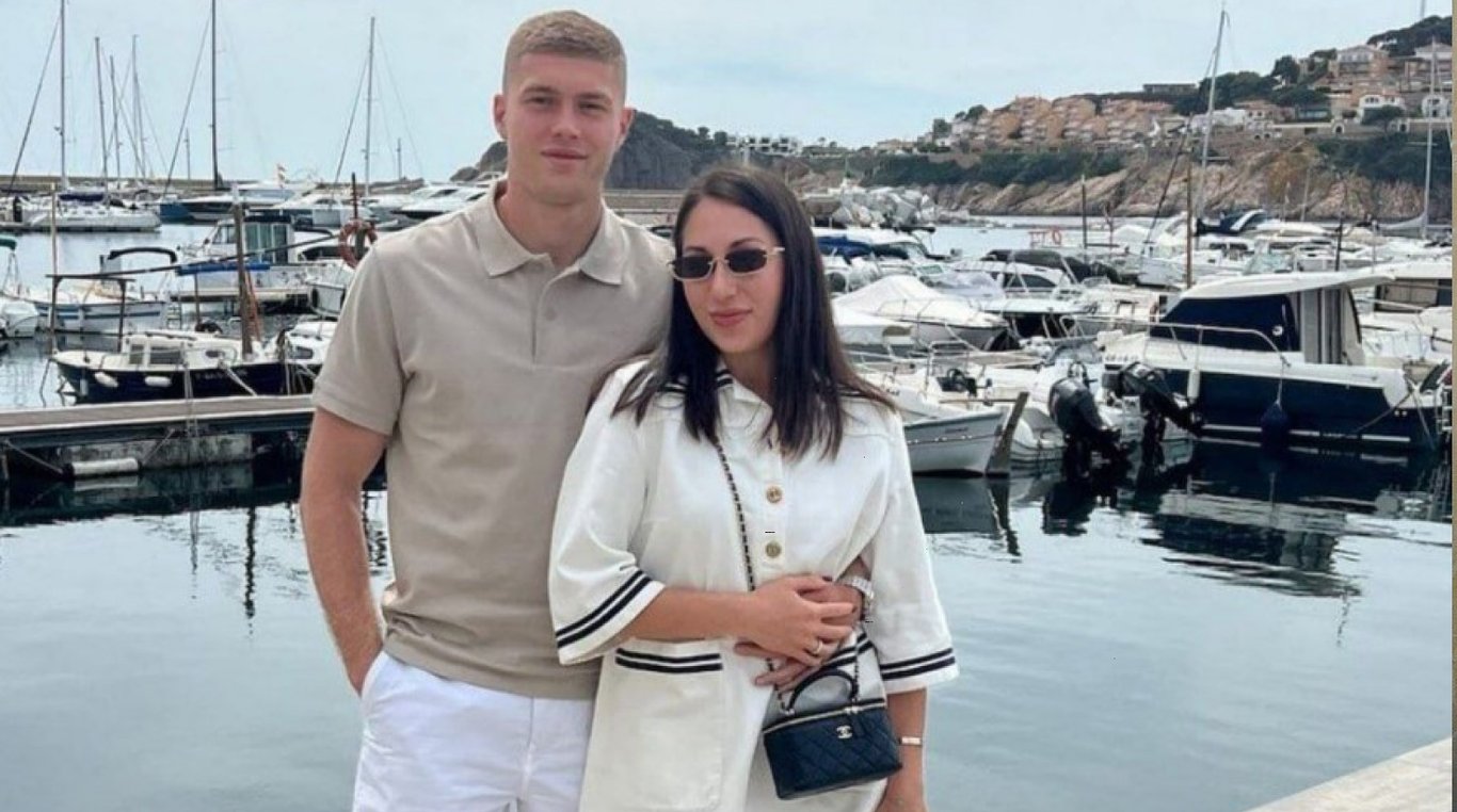 Артем Довбик із дружиною