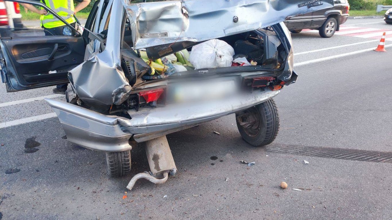 На Житомирській трасі сталася масштабна ДТП: постраждали діти