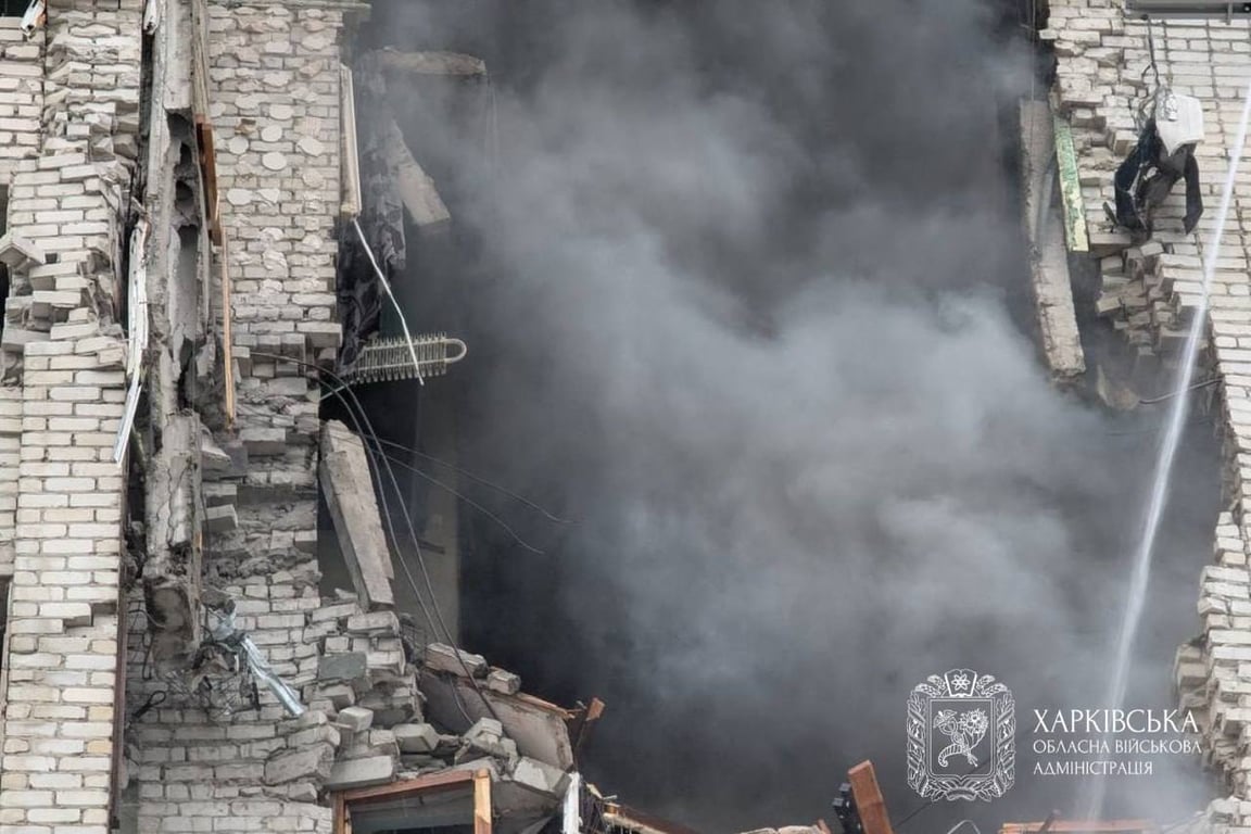 Дим на місці руйнування