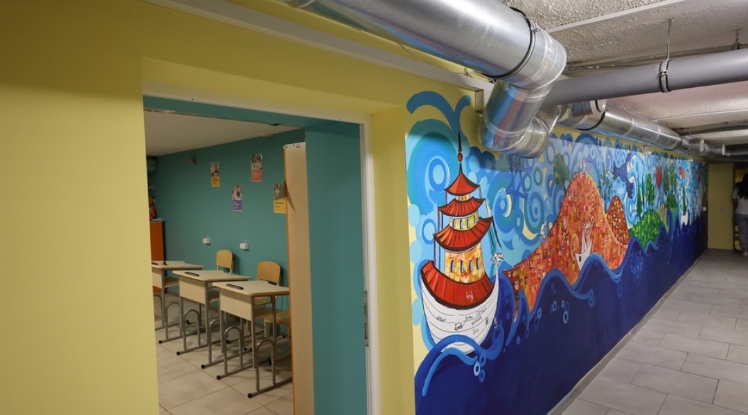 Разрисованная стена в бомбоубежище. Фото: Укринформ