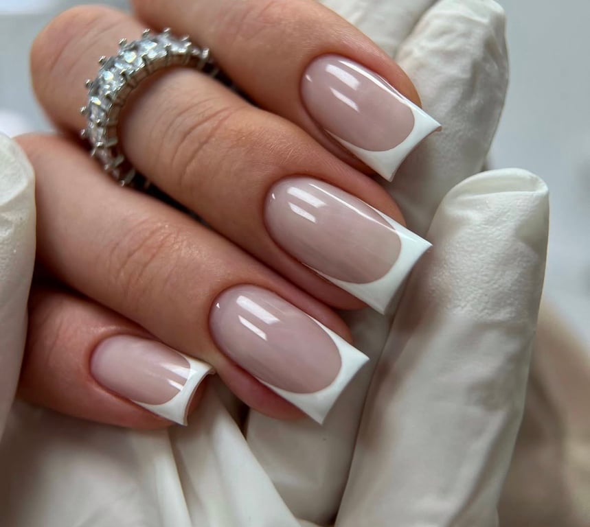 Французький манікюр - універсальний варіант