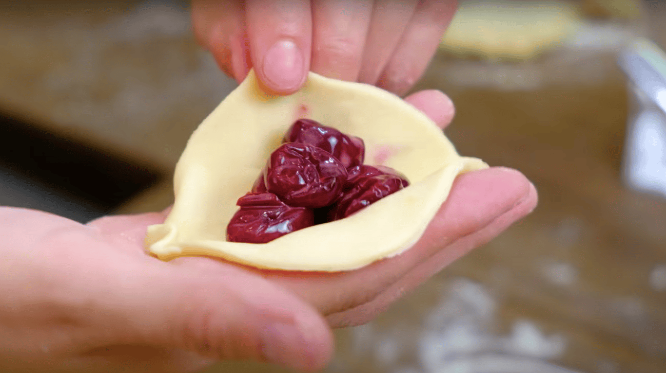 простий рецепт вареників з вишнями