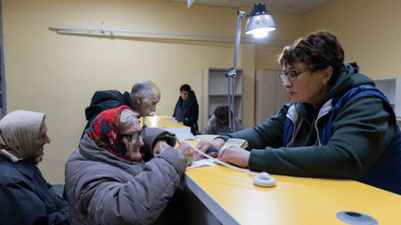 Пенсии в Украине: кто будет получать почти на 1200 грн больше с марта - 285x160