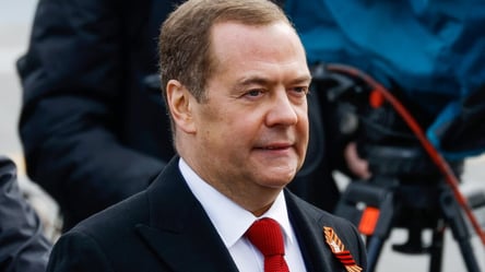 Медведев истерически отреагировал на подрыв Крымского моста - 285x160