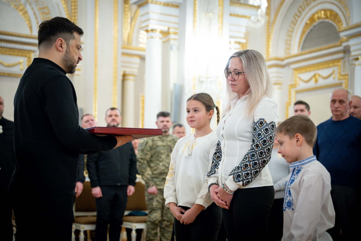 Зеленський вручає держнагороду