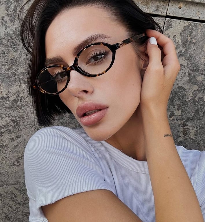 Oval glasses are the most versatile model