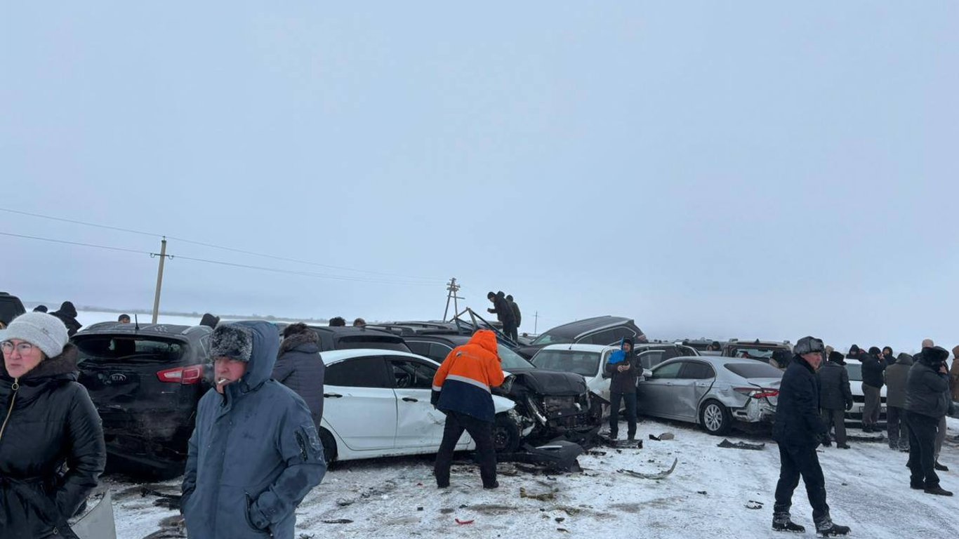 В Казахстане из-за метели произошло ДТП с участием 40 автомобилей из-за метели