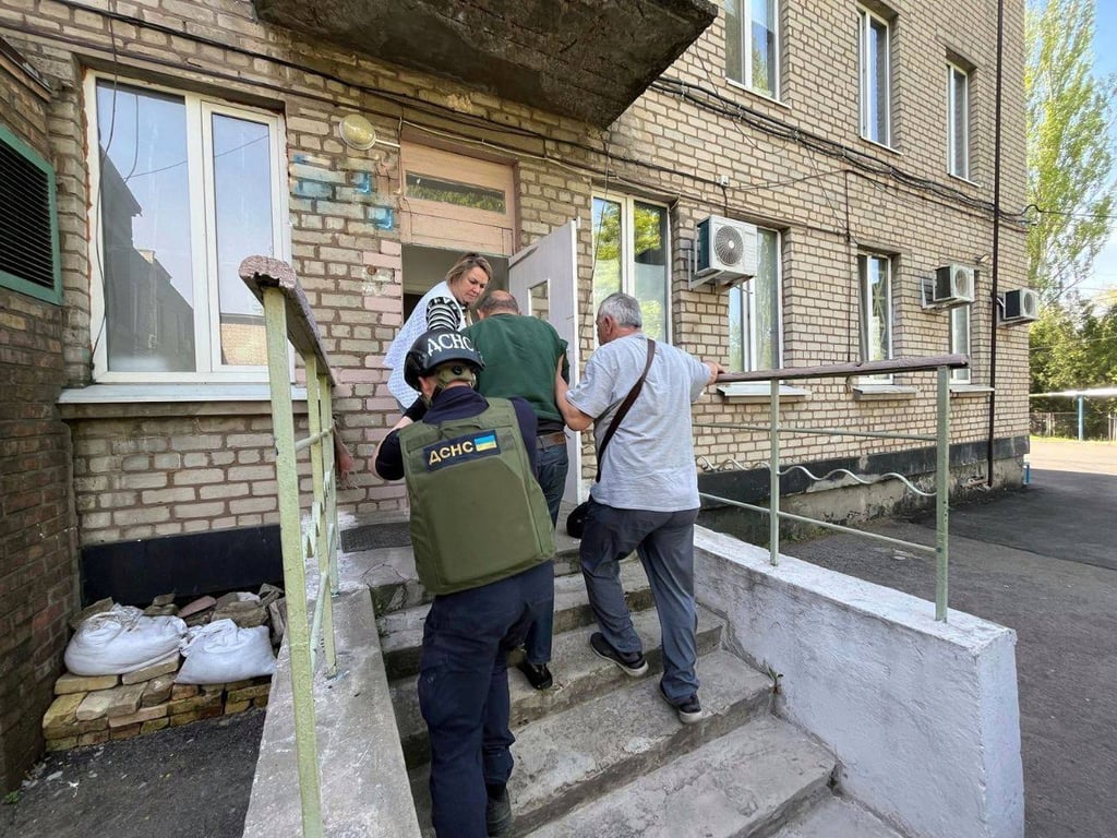 Наслідки ворожих обстрілів. Фото: Сергій Лисак