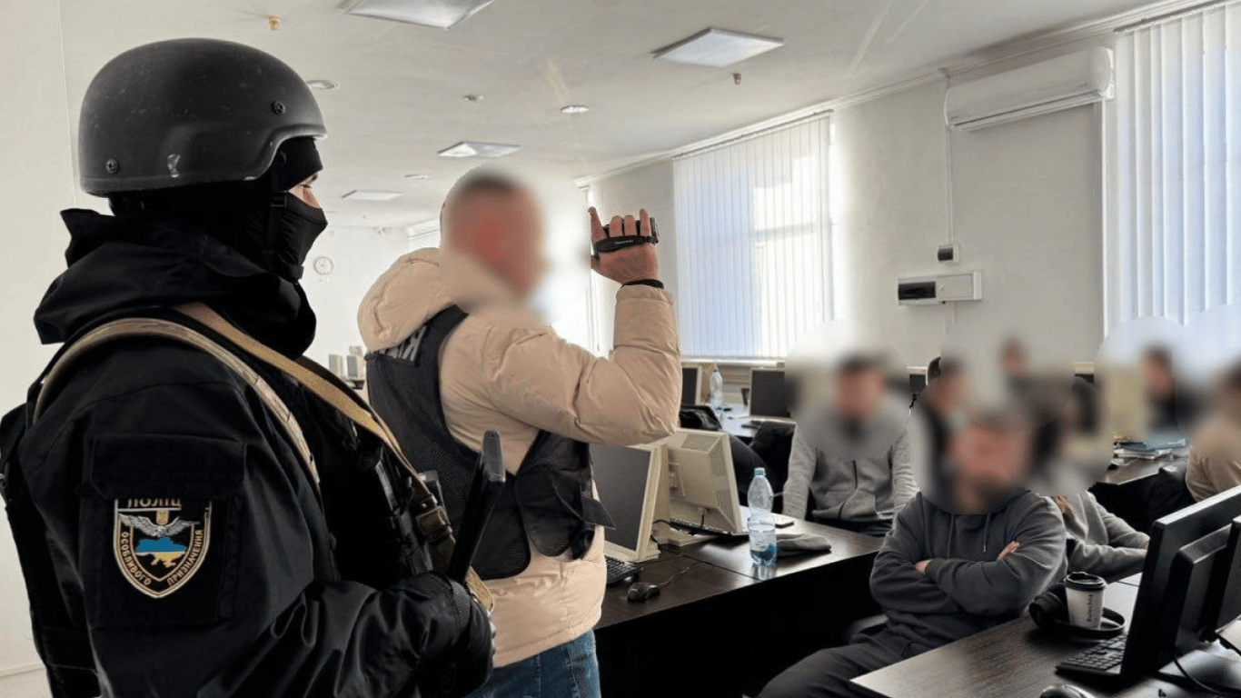 В Одессе и других городах Украины ликвидировали сеть мошеннических колл-центров
