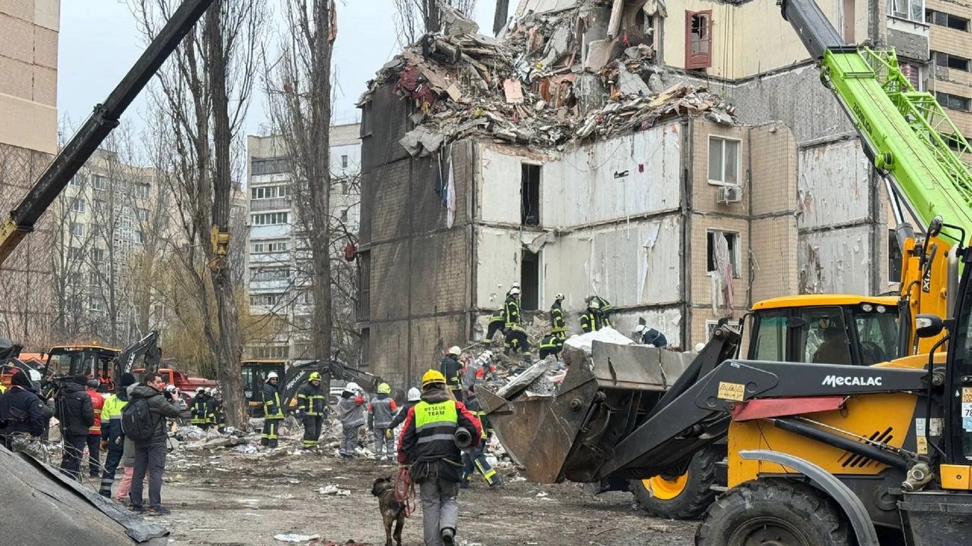 В Одессе завершили поисково-спасательную операцию на месте попадания дрона в дом
