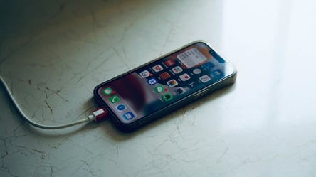 Яку головну помилку роблять всі при заряджанні смартфона - 285x160