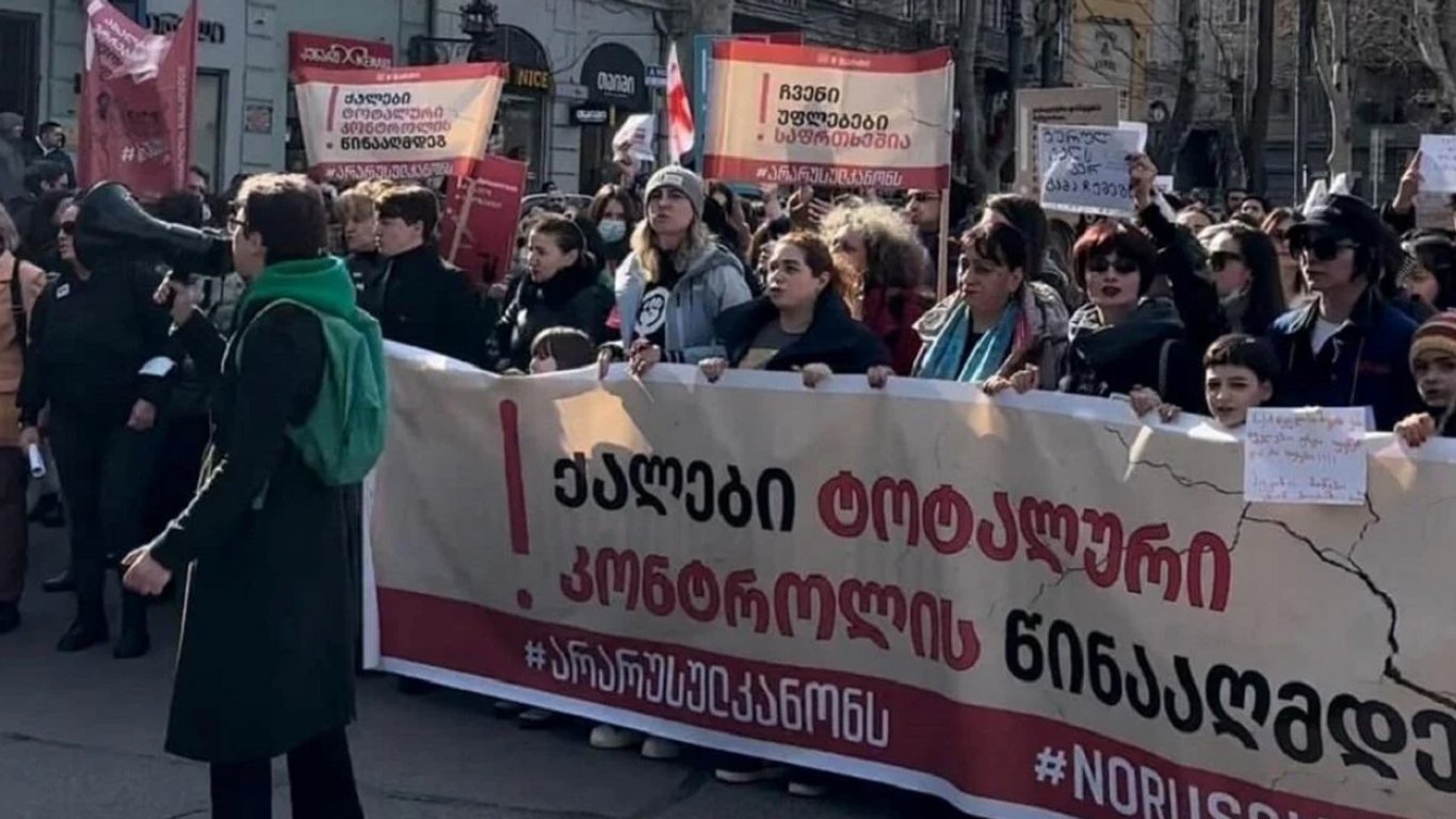 В Грузии продолжают митинговать против принятия пророссийского закона