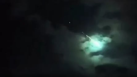 В небе над Турцией пролетел цветной метеор — ученые объяснили причину явления - 285x160