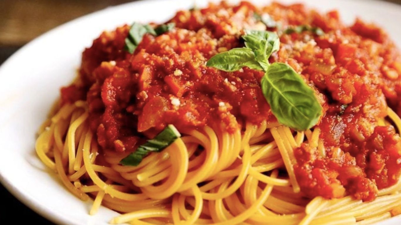 соус до спагетті з томатом та фаршем 