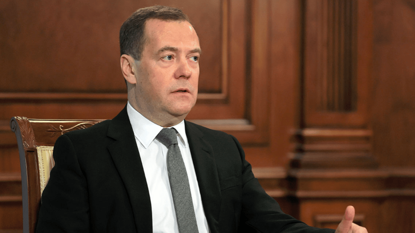Совсем "поехал": Медведев заявил о "сотрудничестве" Зеленского с террористами ИГИЛ