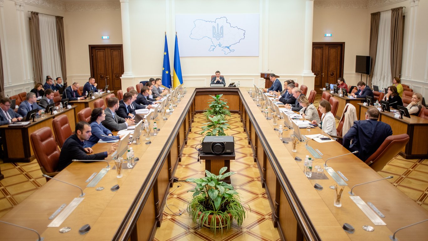 Яке ставлення в українців до уряду — опитування