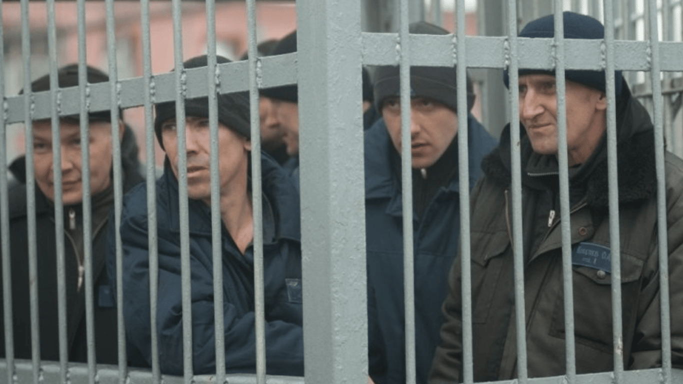 Сколько мужчин с судимостью избежали учета в военкомате — ответ Минюста