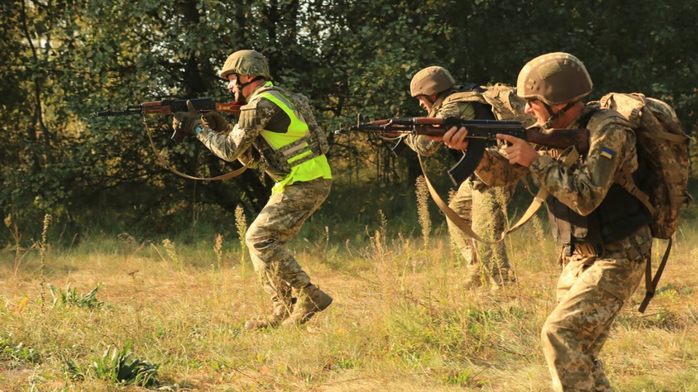 Хто має право не проходити базову загальновійськову підготовку в Україні