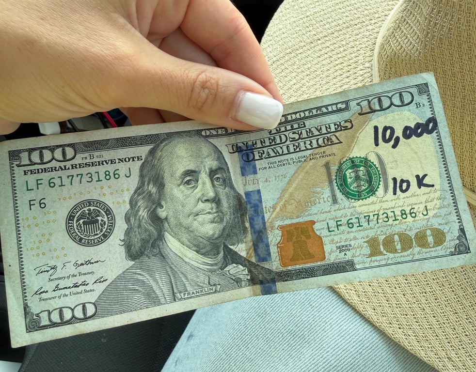 Купюра 100 доларів