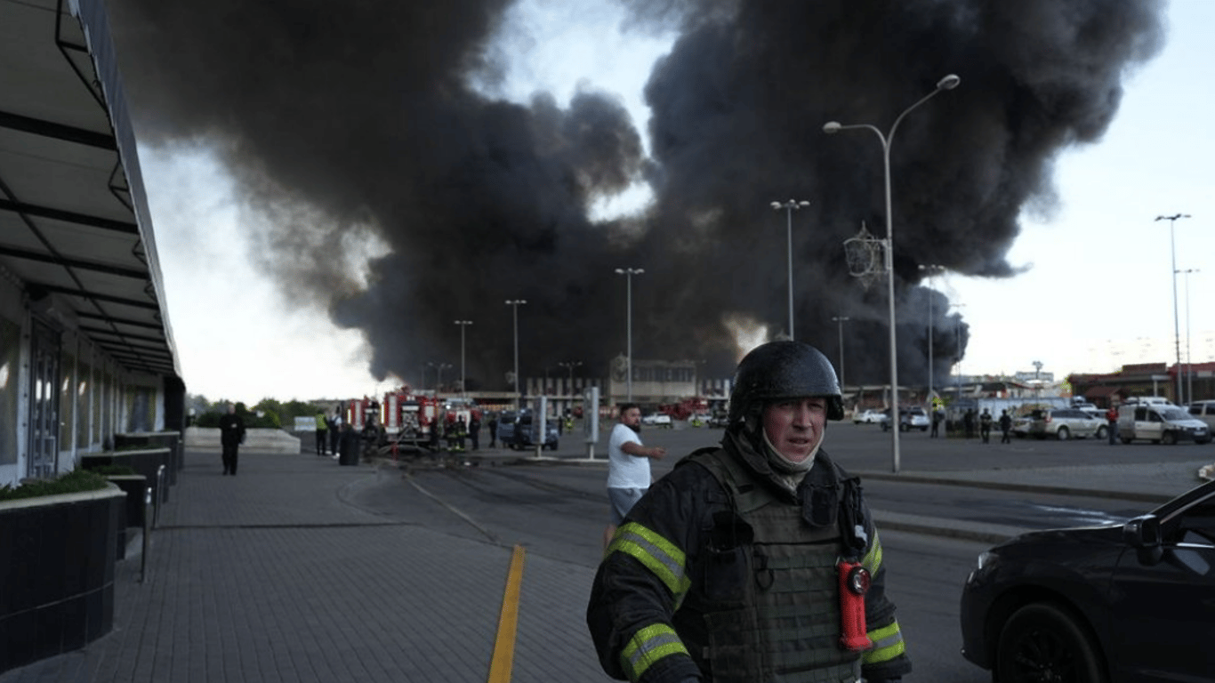 У Харкові число загиблих від удару по гіпермаркету може збільшитися, — прокуратура