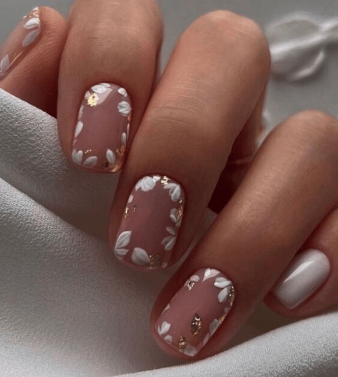 A stylish manicure that suits your everyday look