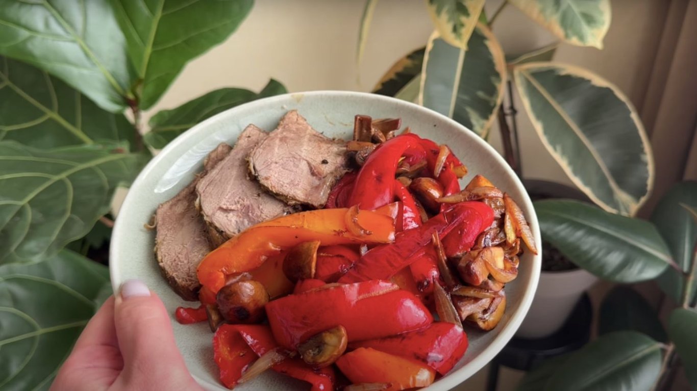 Тушкована яловичина з овочевим гарніром