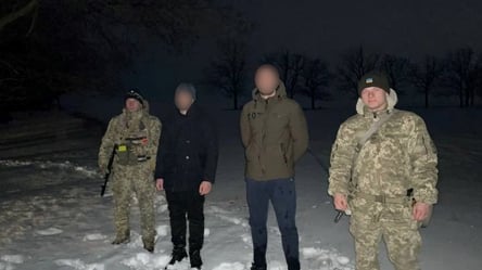 Бежали по заснеженным полям в Молдову: пограничники Одесчины задержали уклонистов - 285x160