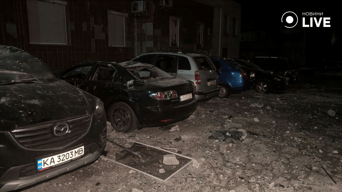 Уламки безпілотників впали у Києві — фото наслідків