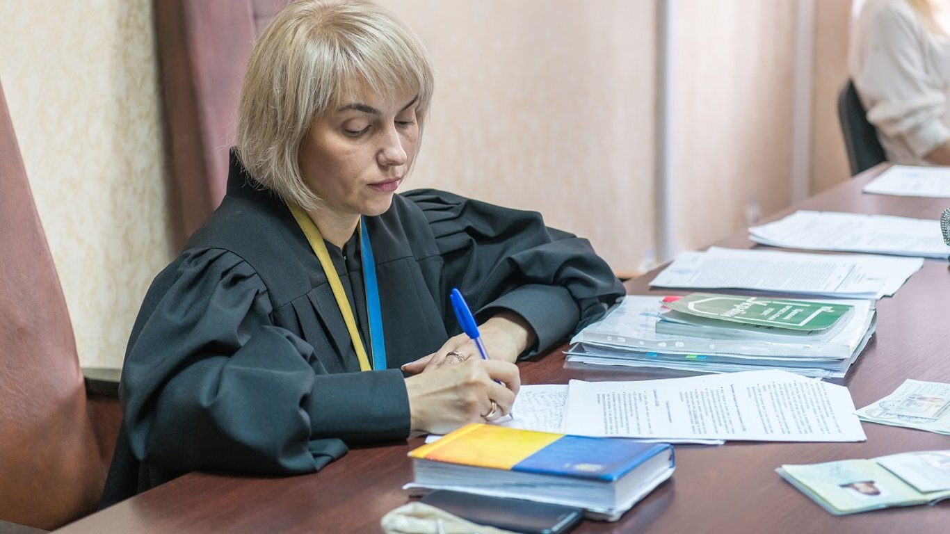 Житель Львівщини оскаржував у суді заборону на виїзд за межі України  — яке рішення ухвалив суд