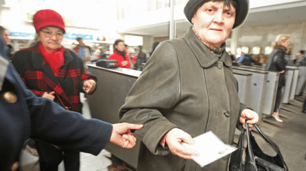 Пенсійне посвідчення — які пільги гарантує документ у 2026 році - 290x166