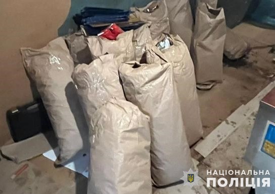 Мішки з підробленою кавою. Фото: поліція Львову