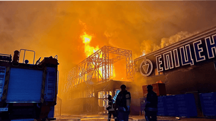 В Херсоне были слышны взрывы — спасатели показали, как огонь охватил город - 285x160