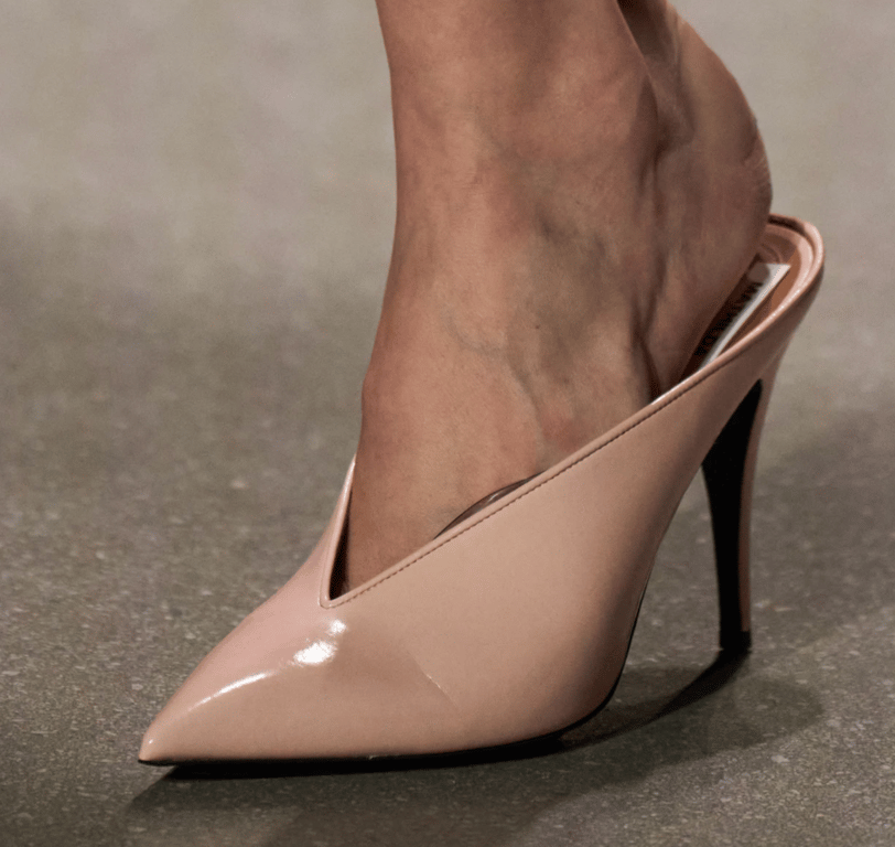 Яке взуття здатно зробити ноги на вигляд довшими 