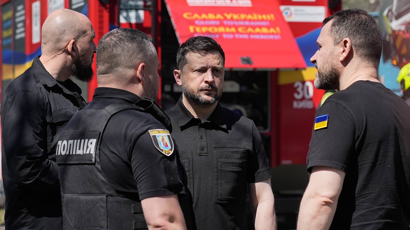 Зеленський про масштаби атаки: Близько 100 постраждали, четверо — загинули