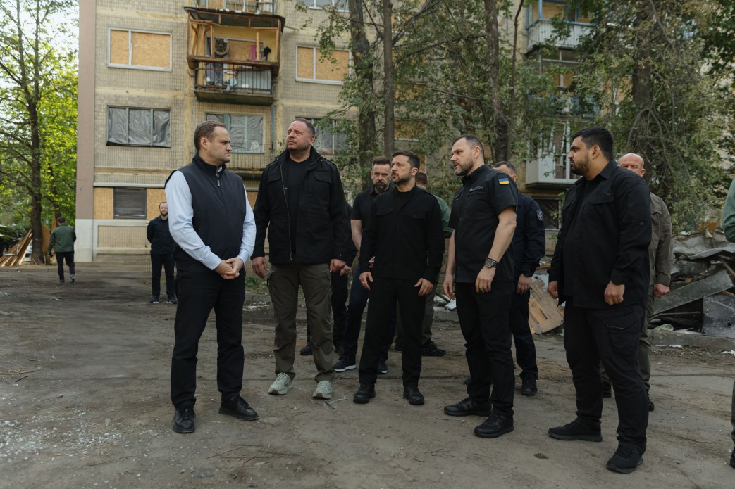 Зеленський на місці ракетного удару в Солом’янському районі Києва