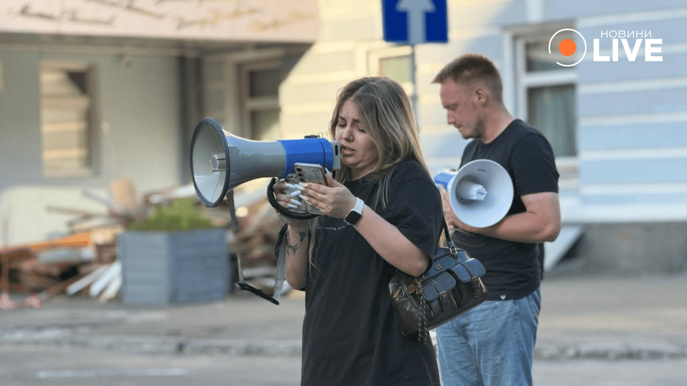 У Києві знову вийшли на мітинг на підтримку Михайла Федорова: фоторепортаж - фото 4