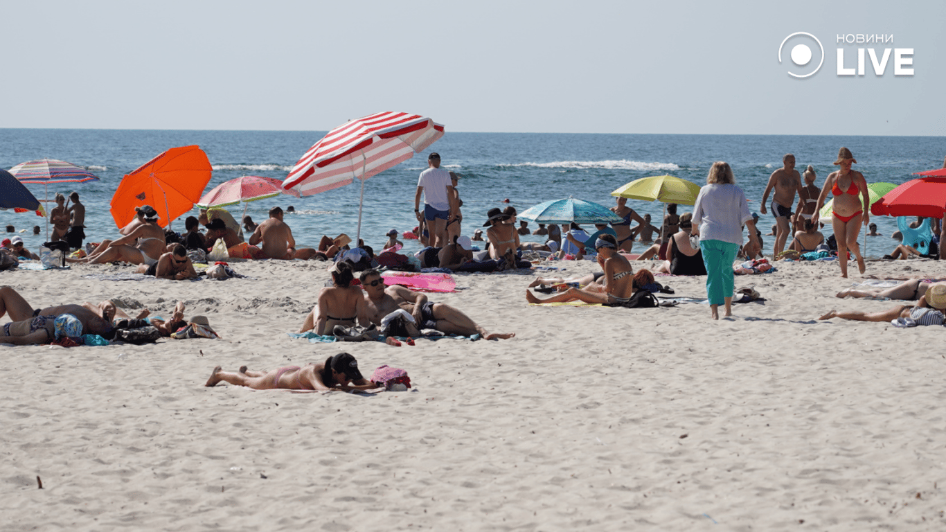Курортний сезон в Одесі — підготовка пляжів триває повним ходом