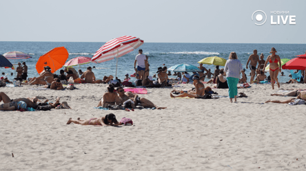 Курортный сезон в Одессе — подготовка пляжей продолжается полным ходом - 290x166