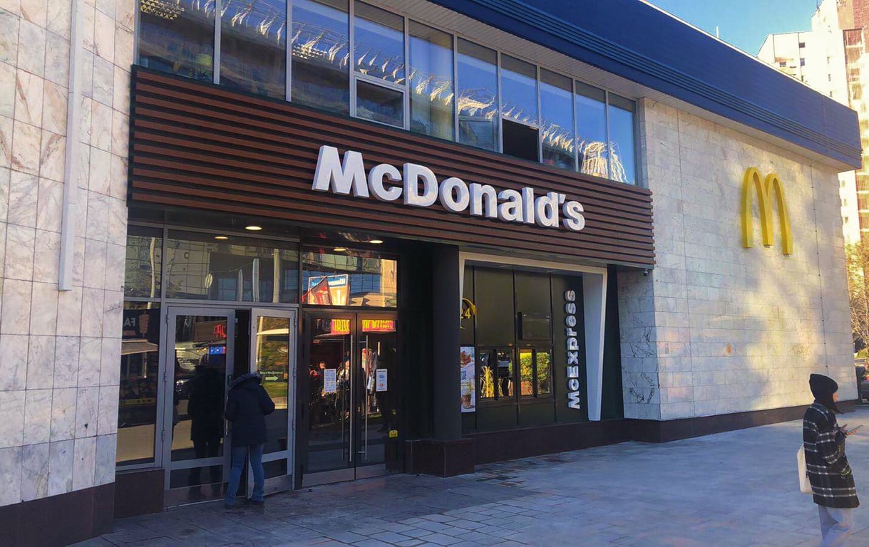 Перший McDonald's в Україні — як страждав ресторан під час війни - фото 5